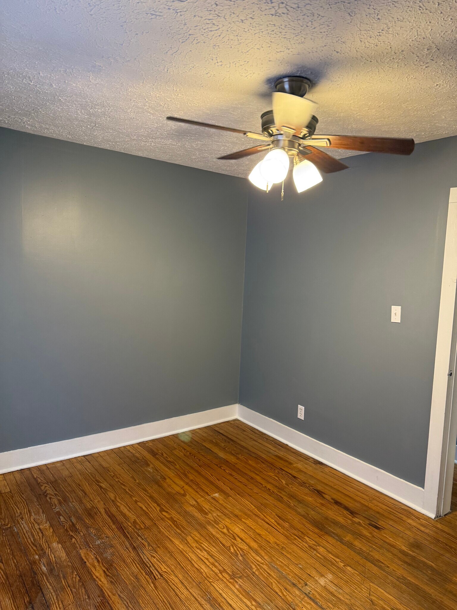 Building Photo - 5028 E New York St