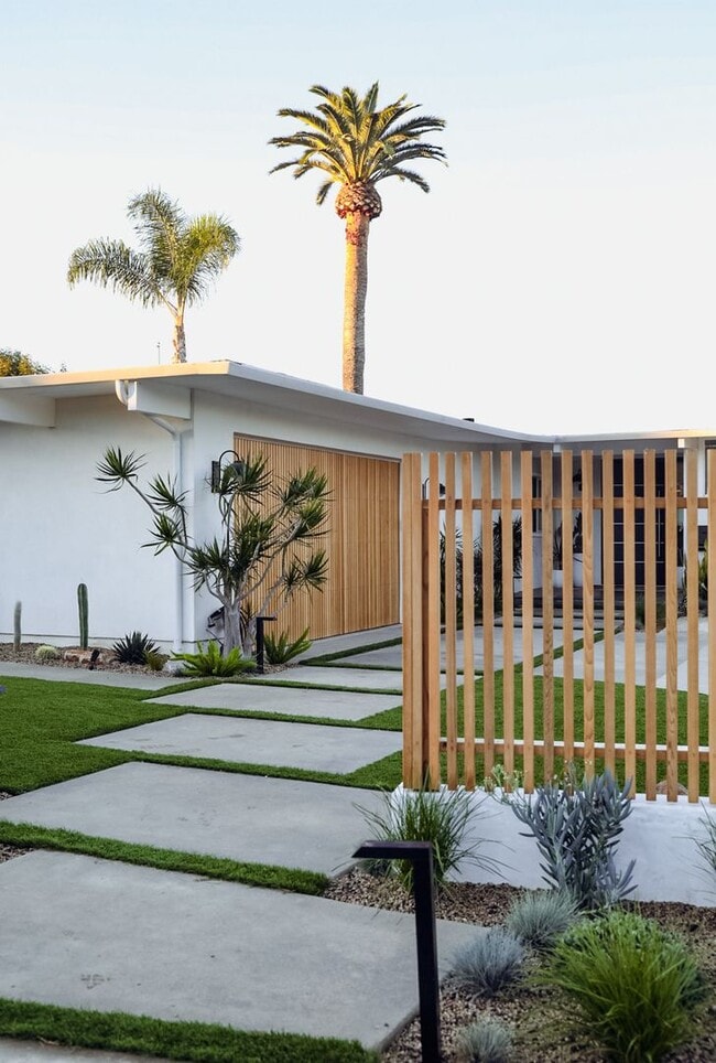 Building Photo - Great private location from this Fully ren...