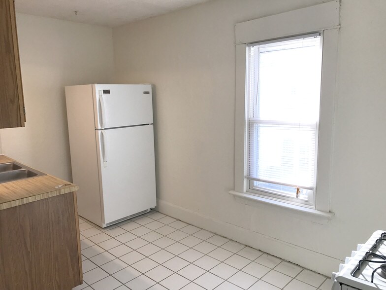 Building Photo - 45 Sunnyside Dr