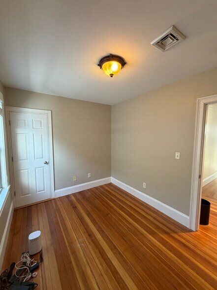 Building Photo - 45 Houghton St