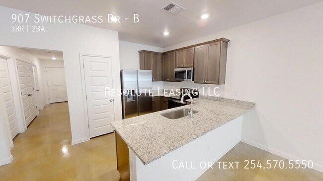 Building Photo - 907 Switchgrass Dr