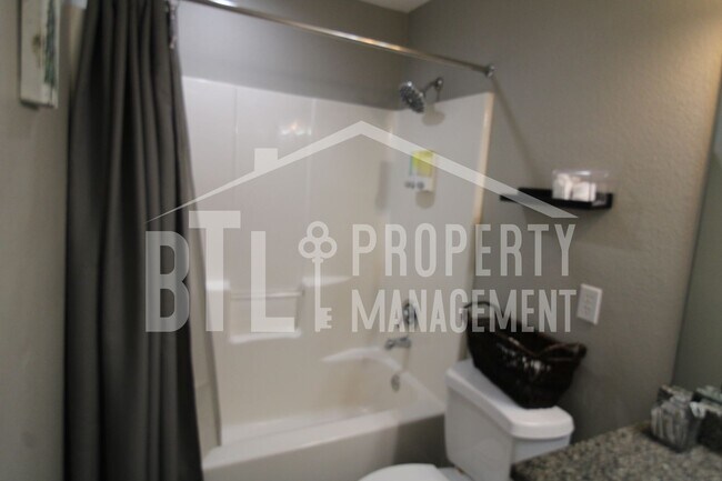 Building Photo - Beautifully Furnished 3 Bedroom Condo in Branson!