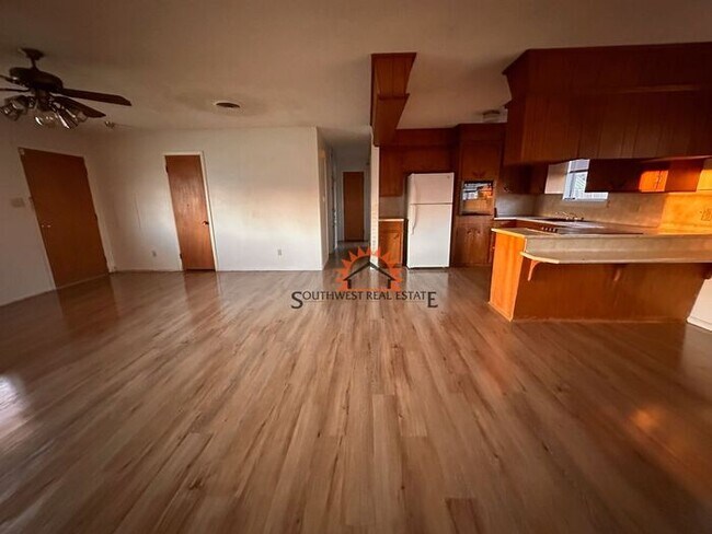 Building Photo - Cute 2 bedroom 2 bath home