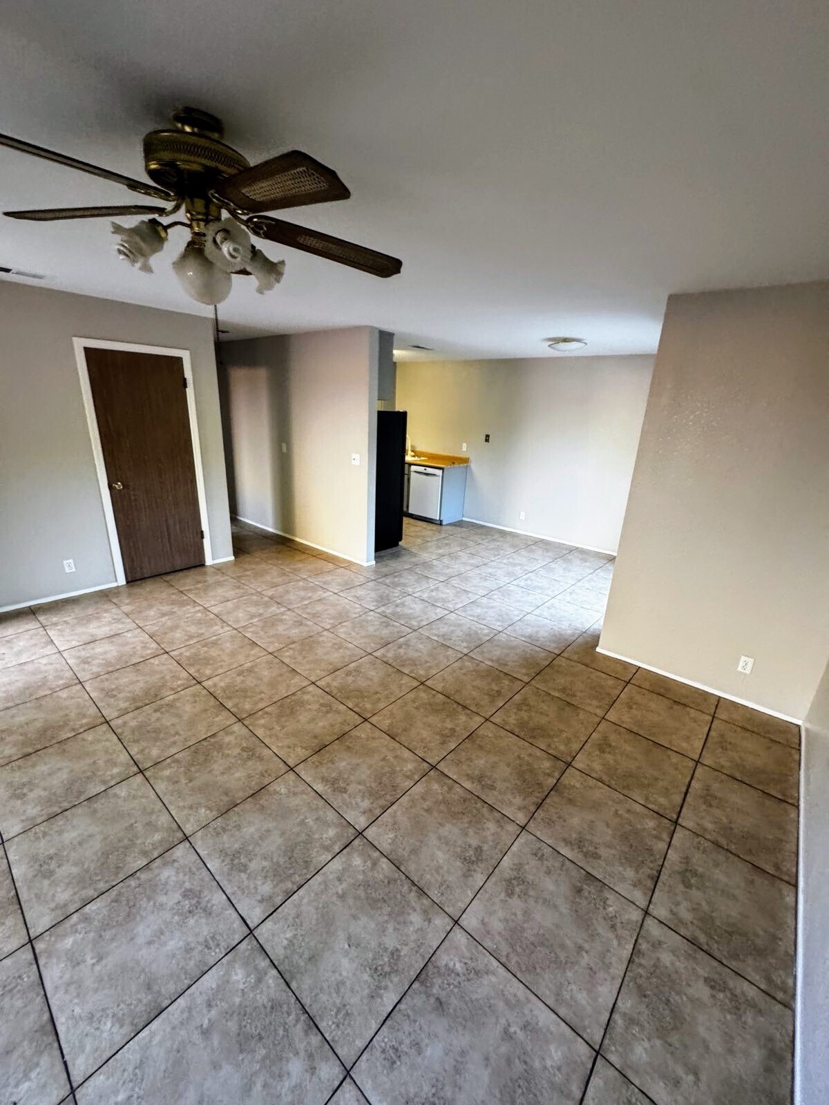 Building Photo - 615 Oriole Ave