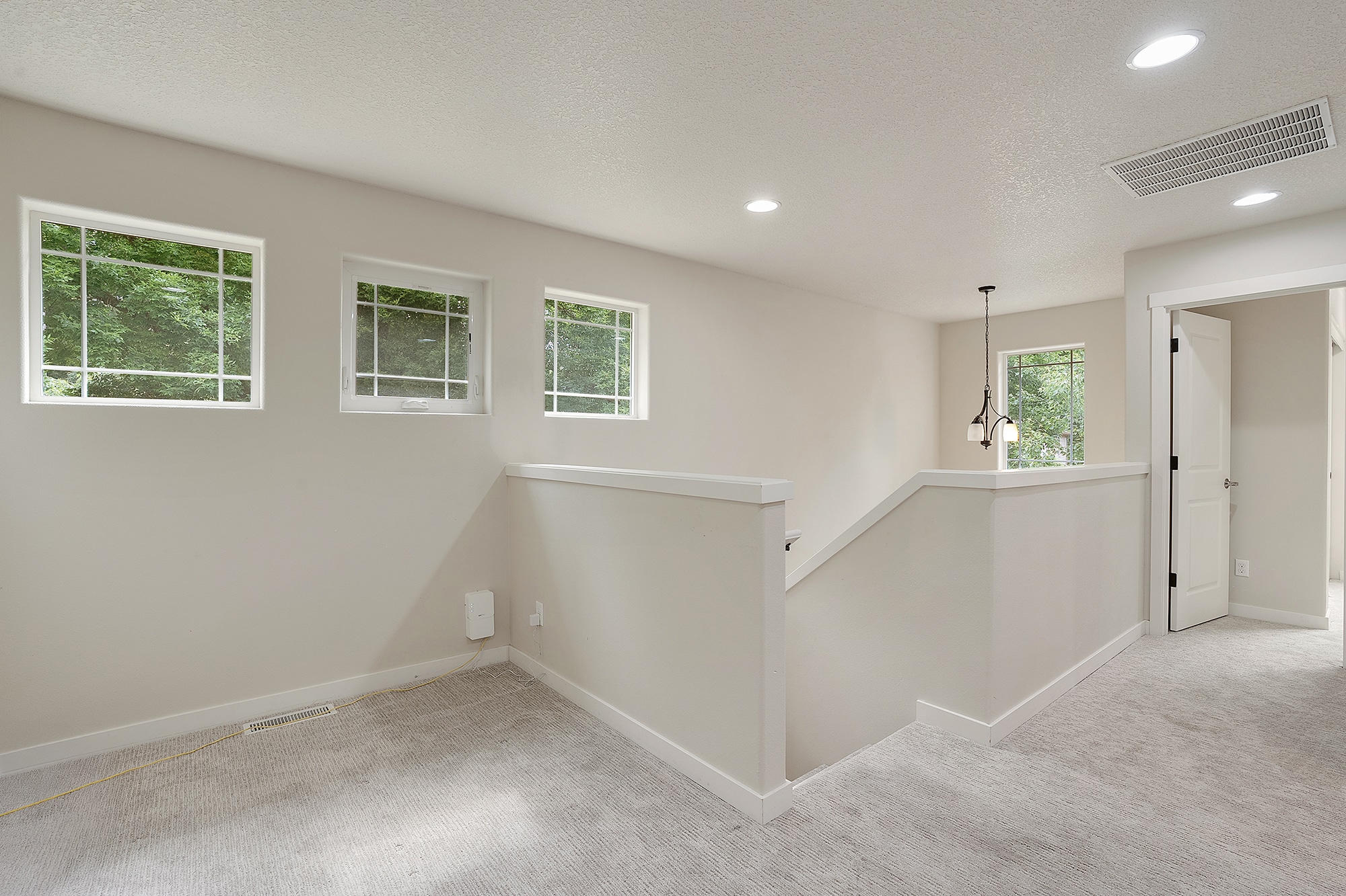 Building Photo - 28616 Greenway Dr