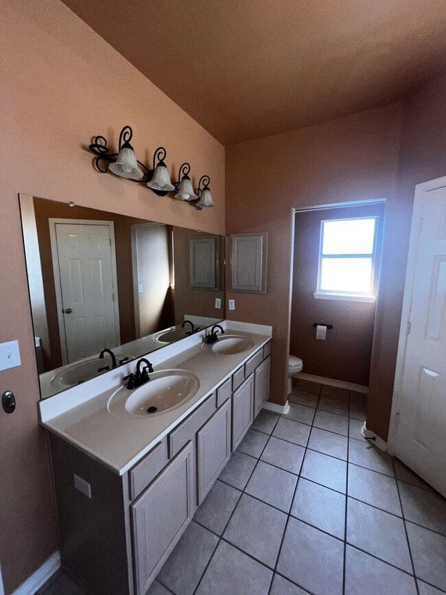 Building Photo - Nice home on The Island and just 1 mile from the beach, Large Master suite with dual closets