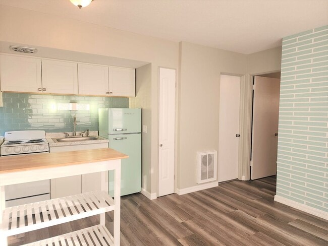 Building Photo - 5624 Gulfport Blvd S