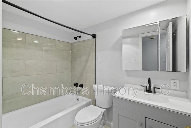 Building Photo - 1301 N Courthouse Rd