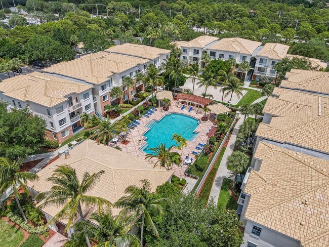 Building Photo - 2310 Myrtlewood Cir E