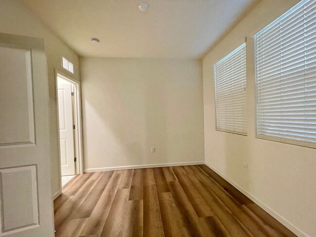 Building Photo - TENTATIVELY RENTED 1 Bedroom, 1 Bath Condo Convenient Napa Location