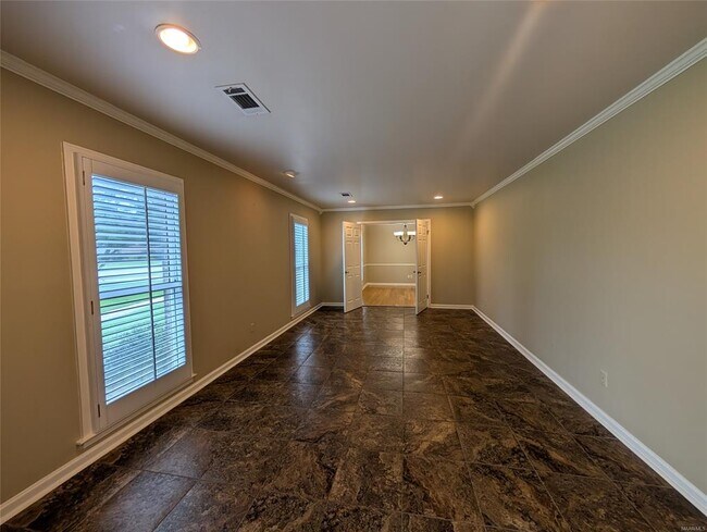 Building Photo - 111 Arrowhead Dr