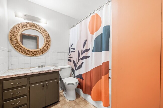 Building Photo - Charming Efficiency, Minutes from Texas Tech