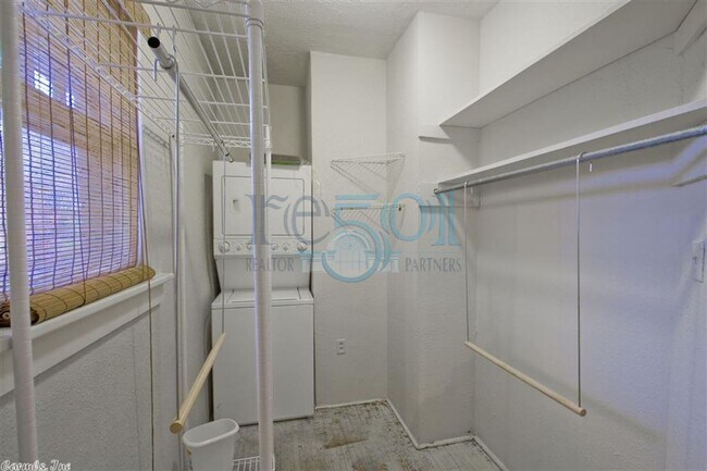 Building Photo - 1315 Kavanaugh Blvd