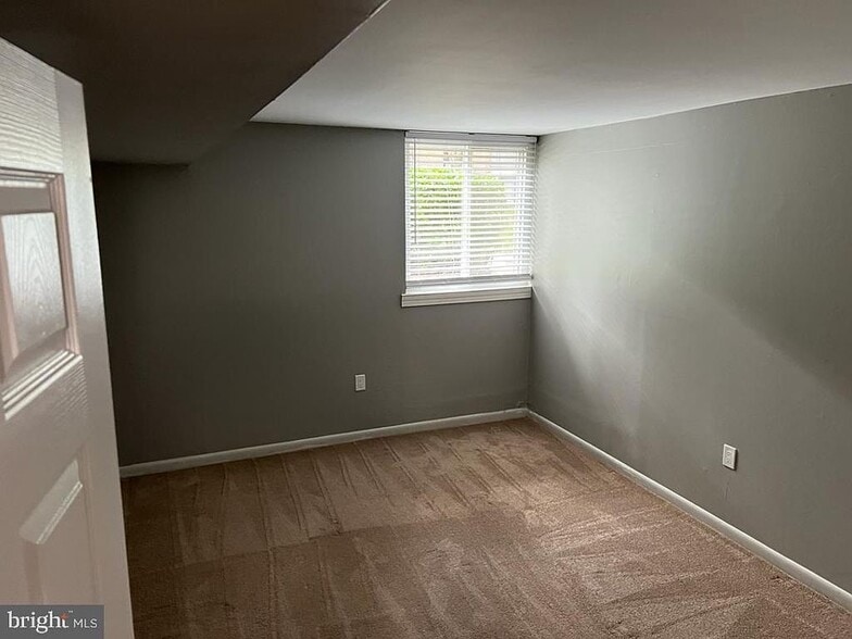 Building Photo - 8671 Greenbelt Rd