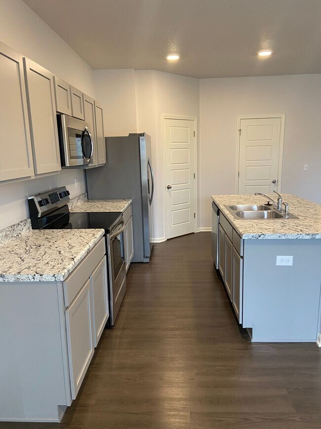 Building Photo - NOW PRELEASING!  Three Bedroom | Two and a Half Bath Home in Spring Hill