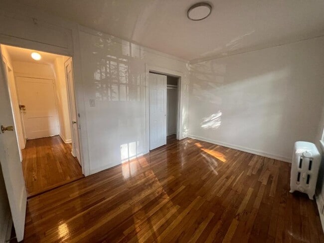 Building Photo - 1 bedroom in SUNNYSIDE NY 11104