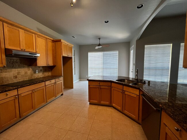 Building Photo - 1011 Drake Dr