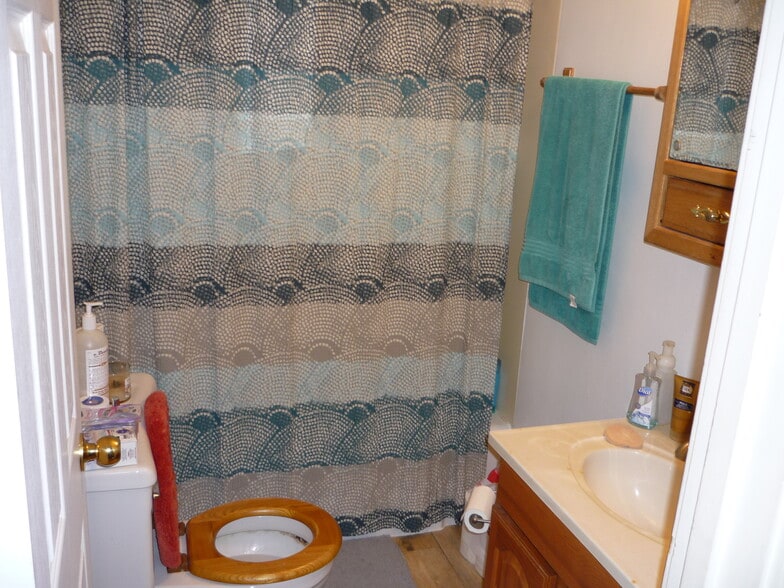 Bath - 611 N Water St