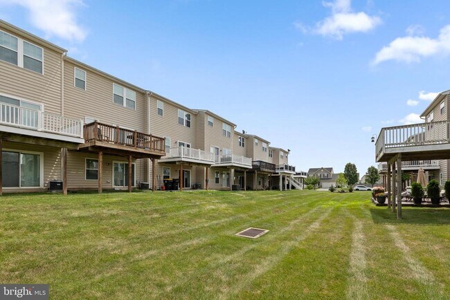 Building Photo - 110 Topaz Dr