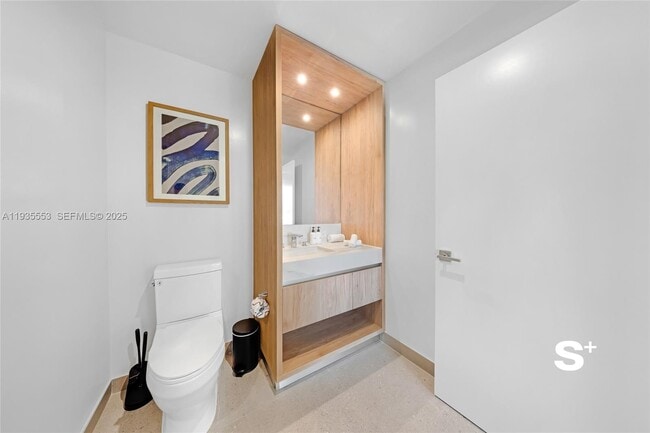 Building Photo - 11 NE 6th St