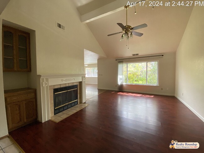 Building Photo - Charming Two Story Home