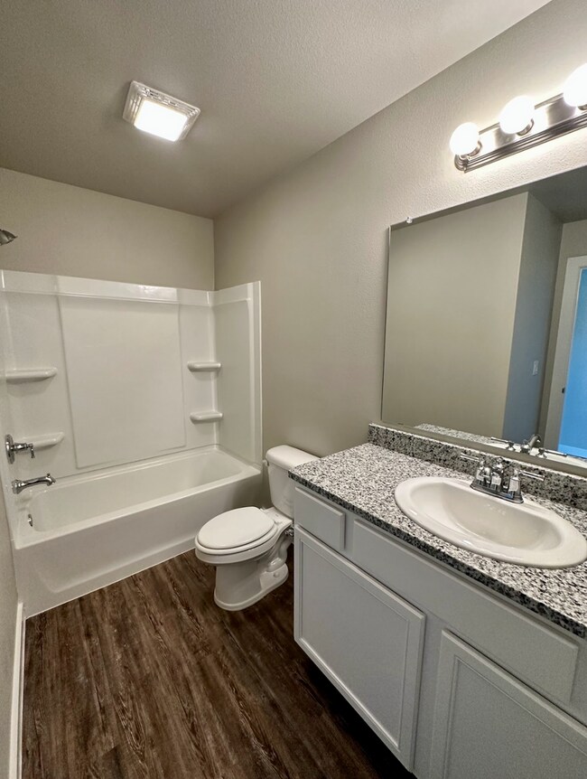 Building Photo - Stylish and Modern 3-Bedroom Duplex for Rent in Desirable Harvest Neighborhood