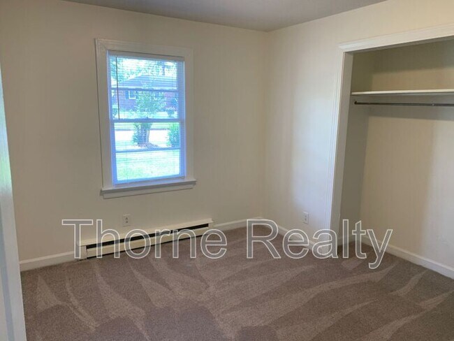Building Photo - 112 Cane Dr
