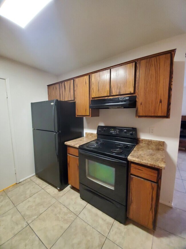 Building Photo - Shadow Mountain 2 Bedroom 2 Bath Single-Level Townhome with Fireplace & Pool