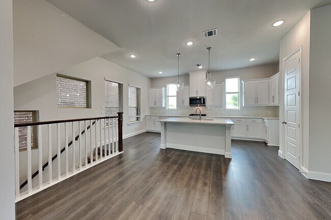 Building Photo - 2232 Palomino St