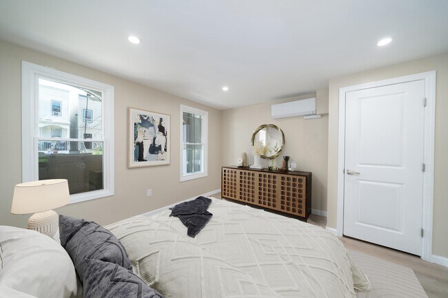 Building Photo - 171 VAN HORNE St