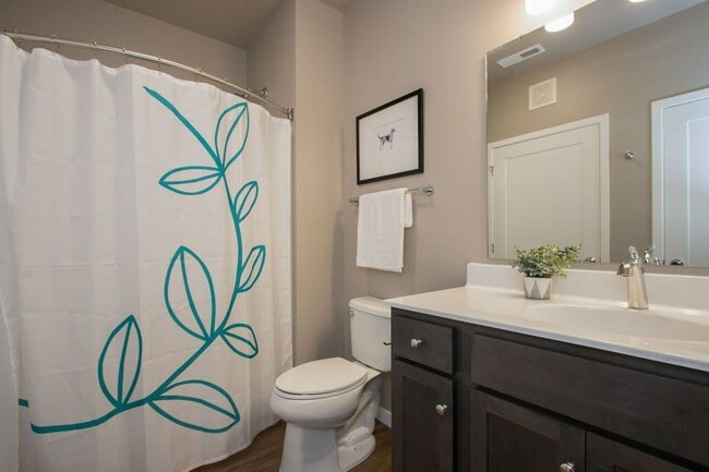 Building Photo - Spacious 1-Bedroom/1.5-Bath, unit 106, available 8/1/2026