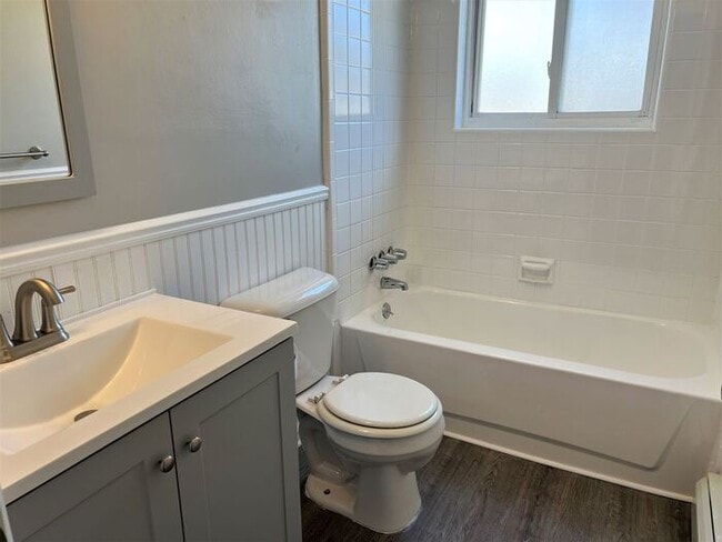 Building Photo - Luxury Living in the Heart of Downtown Uti...