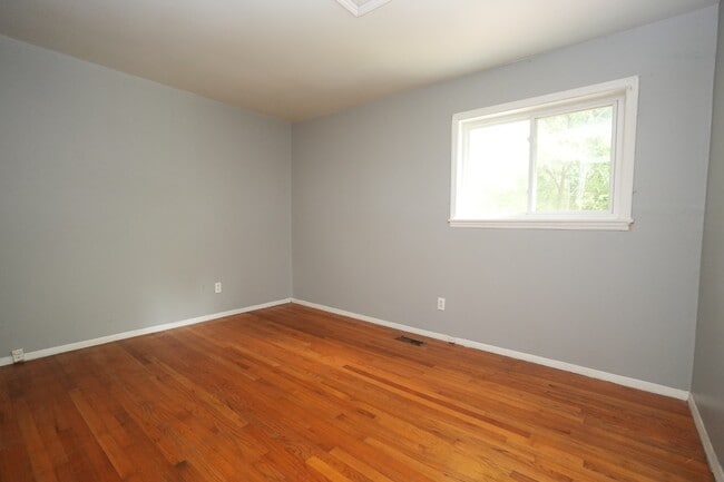 Building Photo - 2912 Cedarhurst Dr