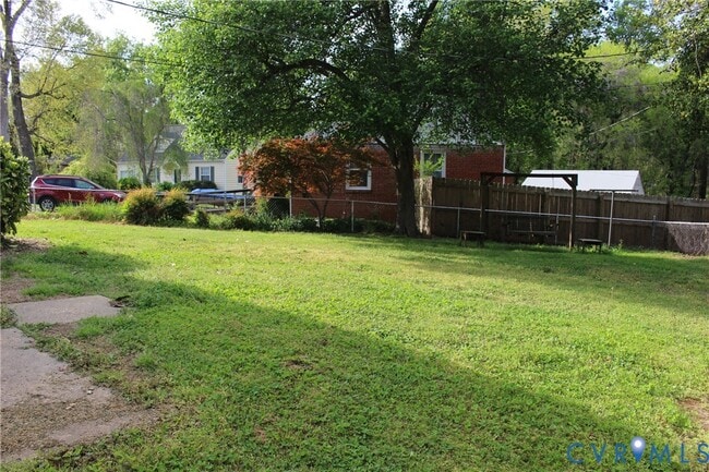 Building Photo - 2300 Farrand St