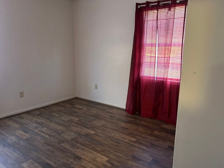 Building Photo - 520 Buckley St