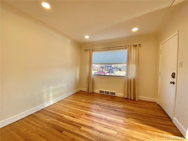 Building Photo - 3015 Pontiac St