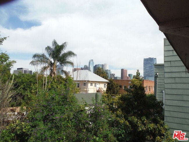 Building Photo - 1805 W 12th Pl