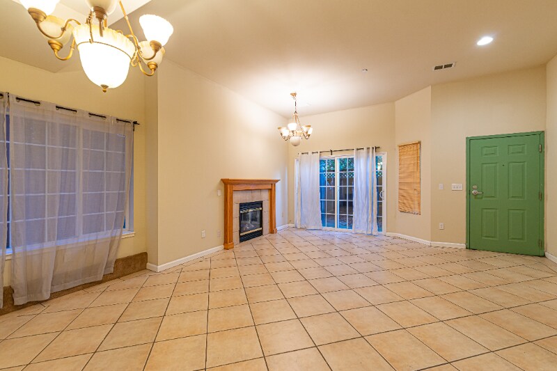 Building Photo - 150 Caldecott Ln
