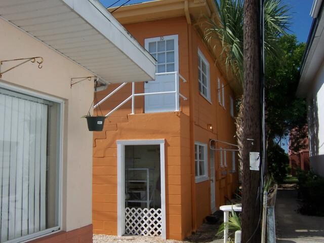 Building Photo - The Sunflower