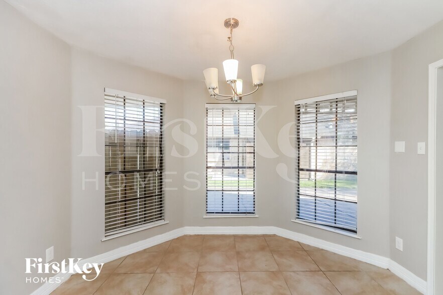 Building Photo - 6611 Gleneagles Dr