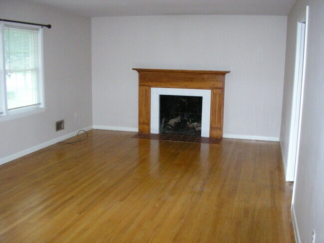 Building Photo - 1415 Woodhurst St