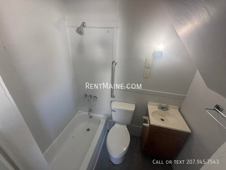 Building Photo - 76 Court St