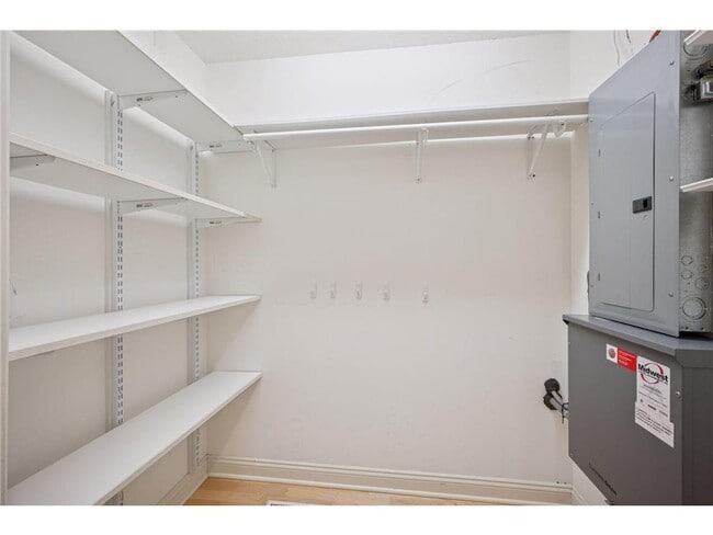 Building Photo - 145 Holly Ln N