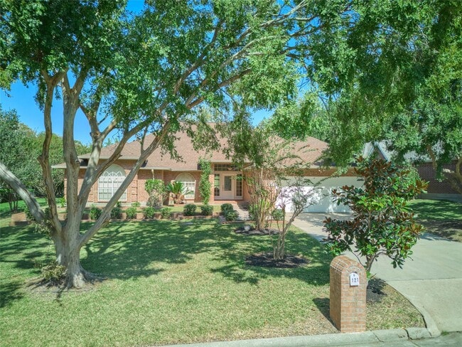 Building Photo - 121 April Waters Dr N