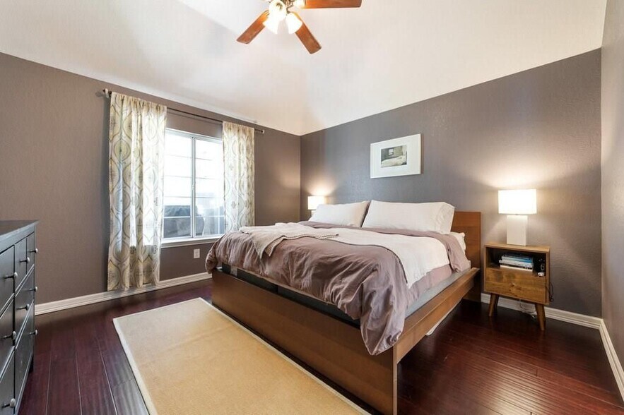 Building Photo - 16303 Lone Wolf Dr