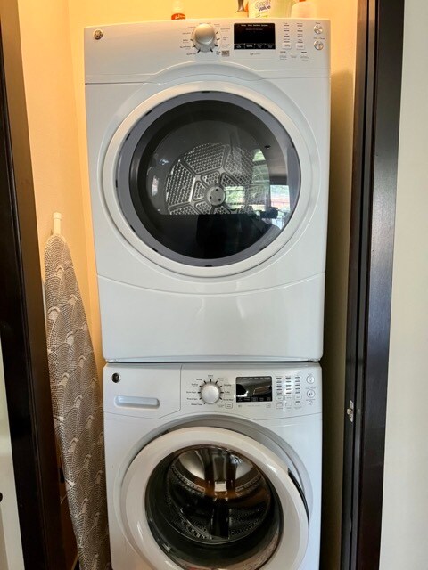 In unit laundry - 815 E Mifflin St