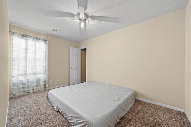 Building Photo - 15519 Elm Leaf Pl