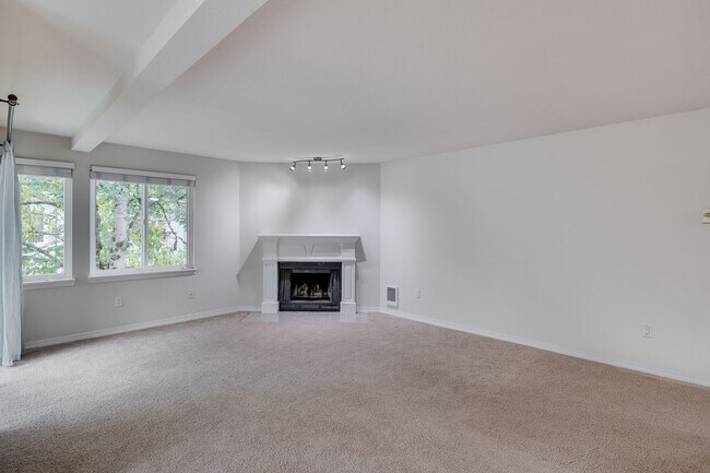 Building Photo - 2 bed, 2 Bath in Bothell! Utilities Included!