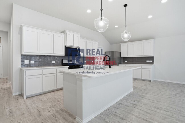 Building Photo - Inviting 3-Bedroom Home with Covered Patio