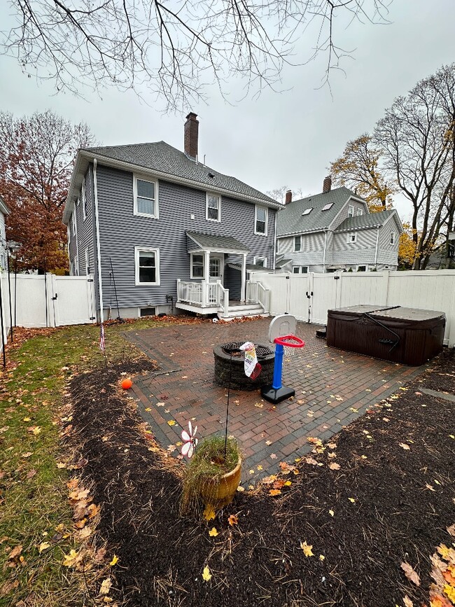 Building Photo - 151 Edinboro St